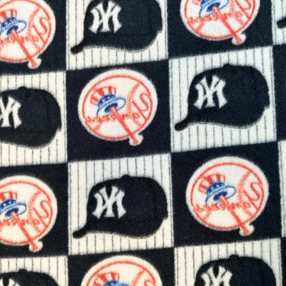 NY Yankees 2005 Fleece Fabric Double Sided Casual Blanket 60x68”